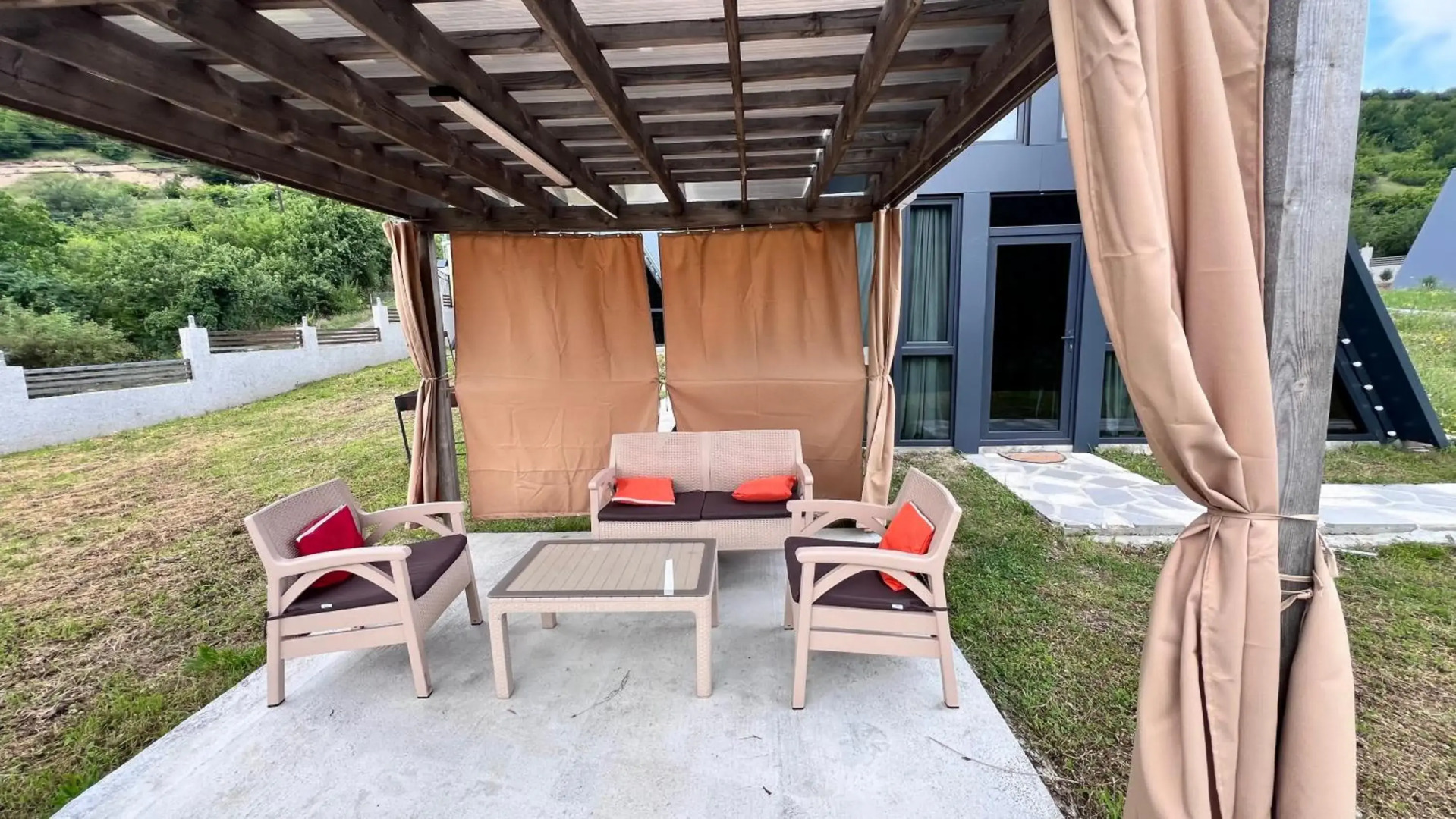 Green Villa Resort White