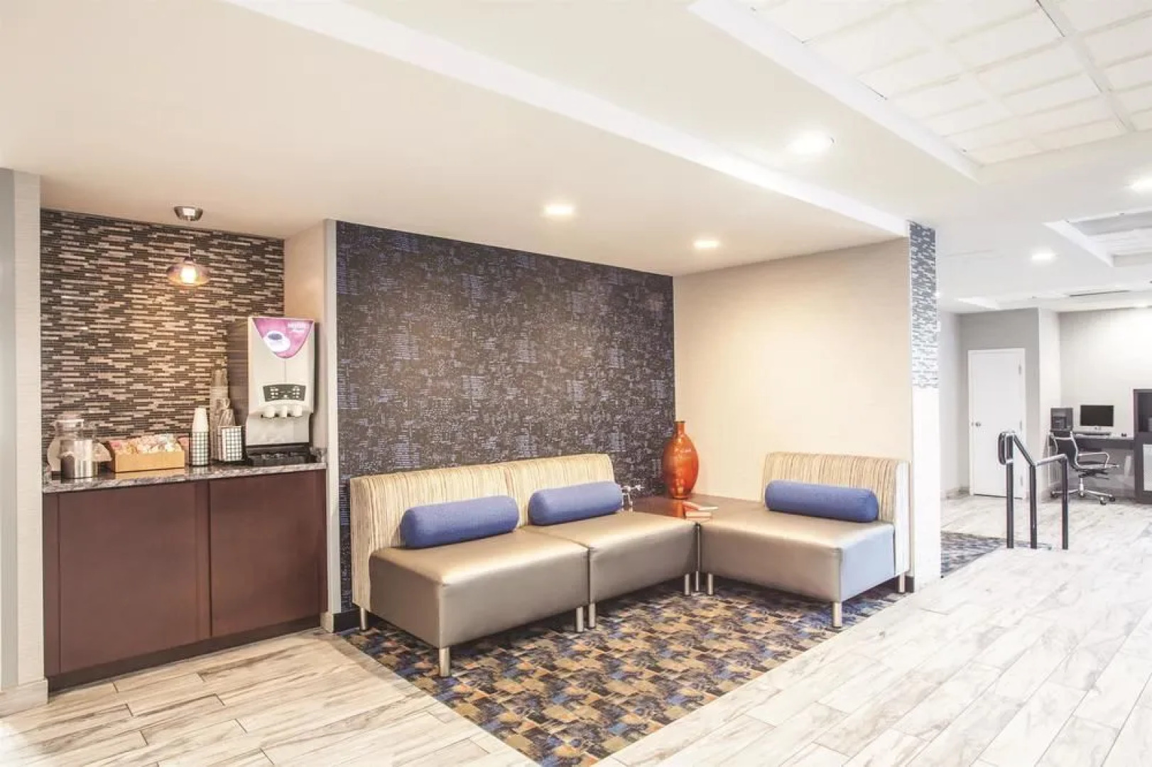 Clarion Pointe Charlottesville