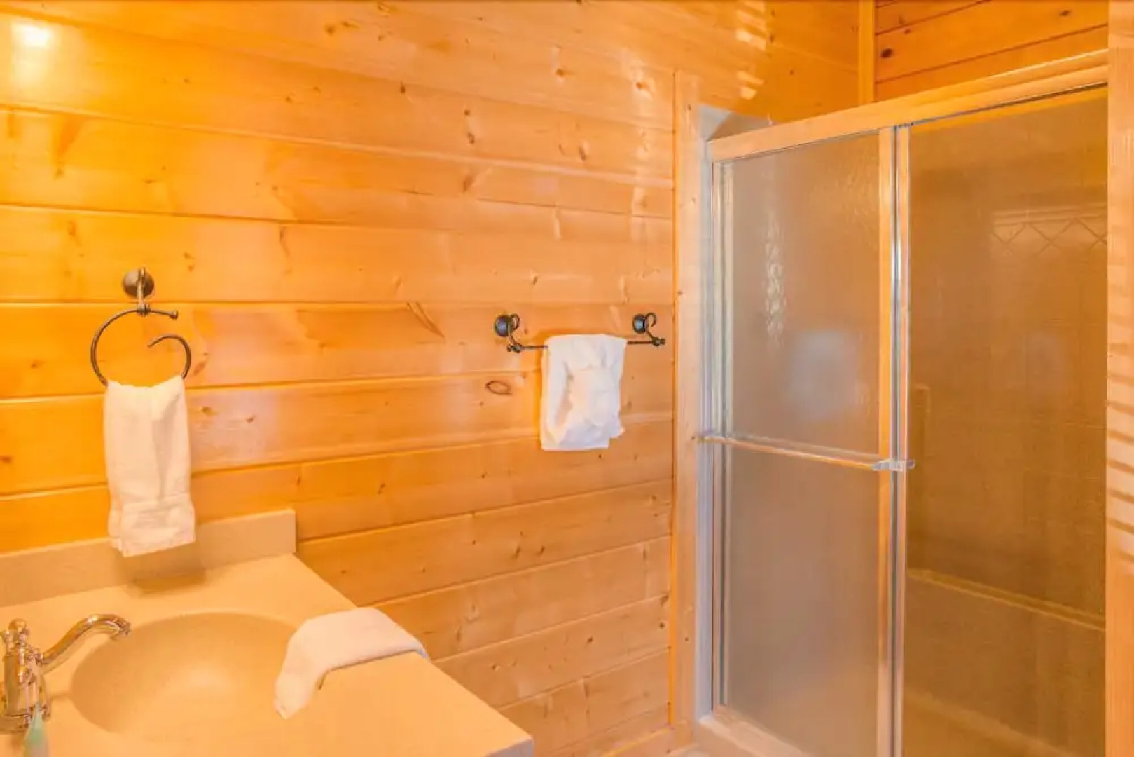 Misty Blue 1 Bedroom Home with Hot Tub