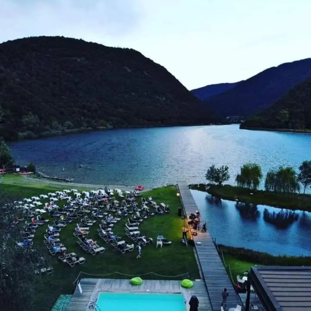 Luminoso Tra I Rami Del Lago di Como, Sormano