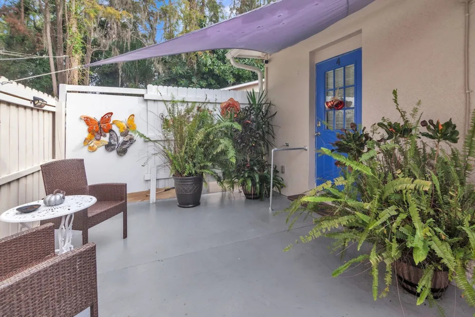 Spacious And Private Tampa Retreat 1 Bedroom Condo by Redawning