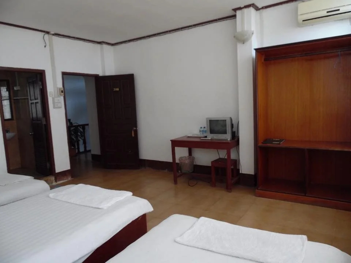 Banna Plain Of Jars House