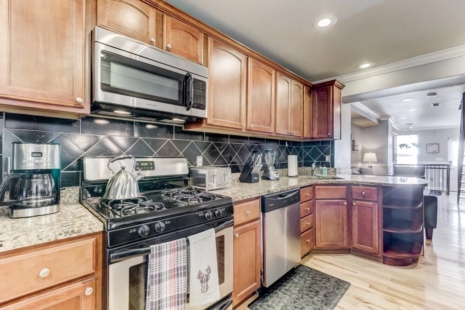 Upscale Home W/rooftopdeck&parking Near Stadiums