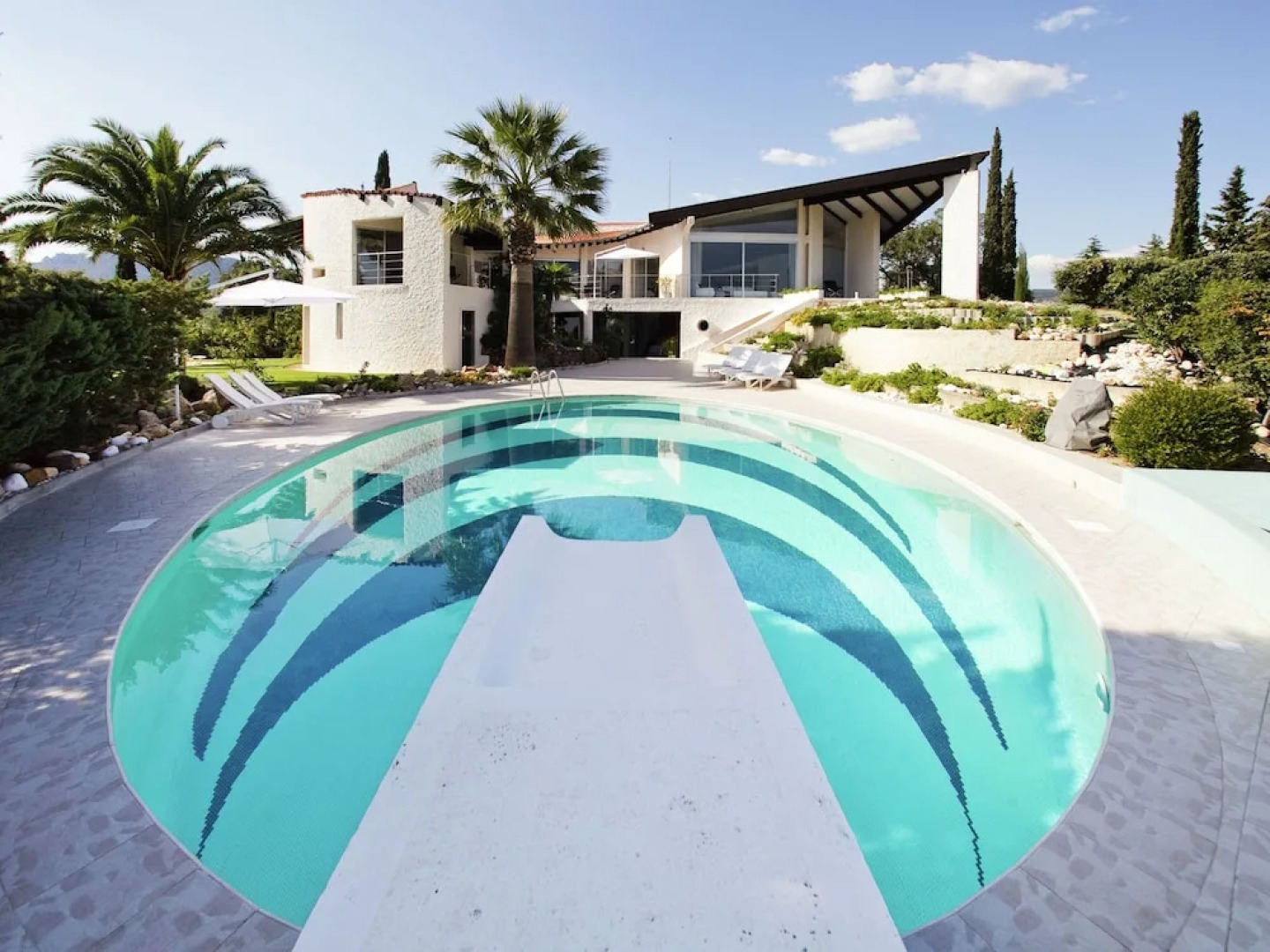 Hilltop Villa in Mandelieu-la-napoule With Sauna & Pool