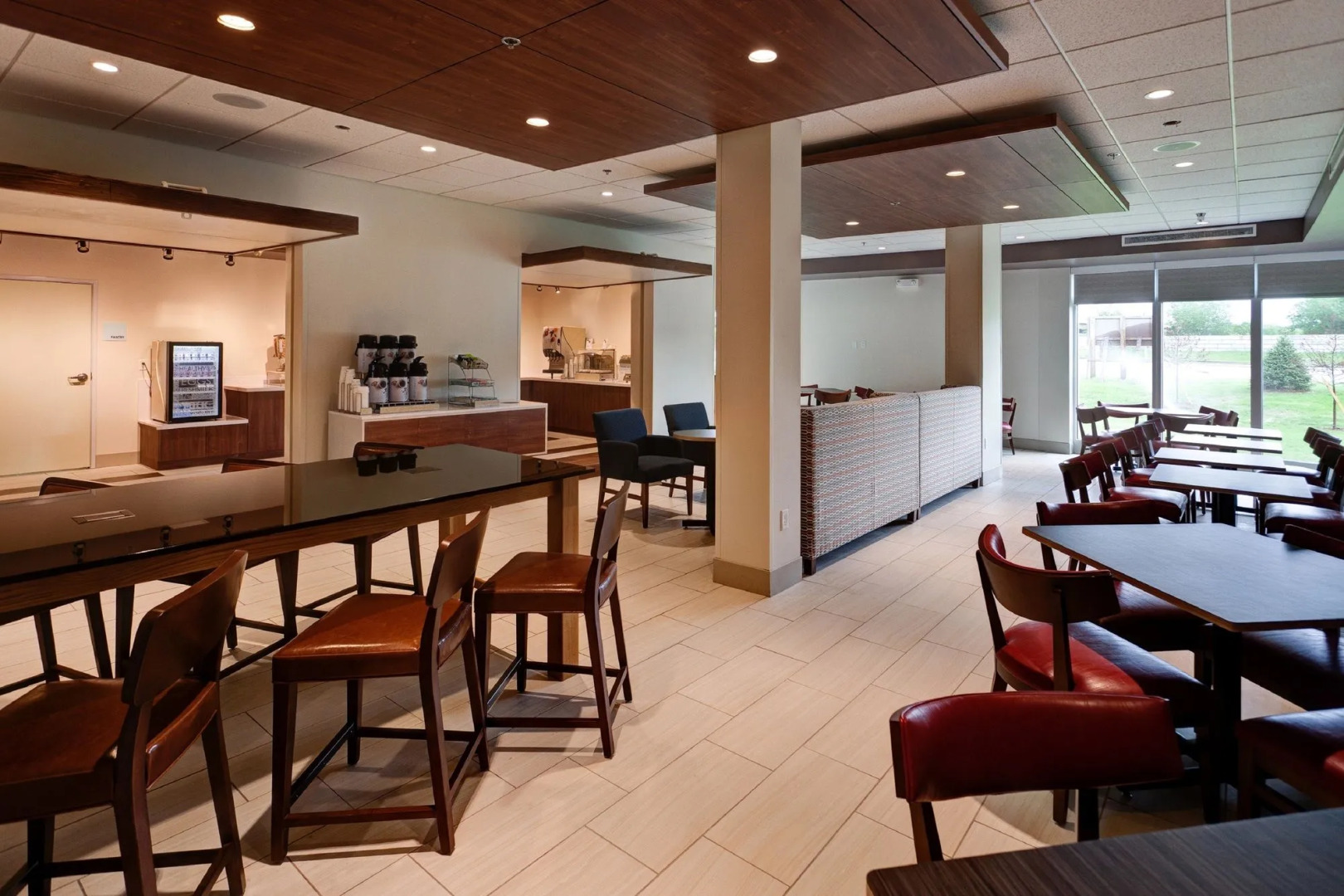 Holiday Inn Express & Suites Manhattan by IHG