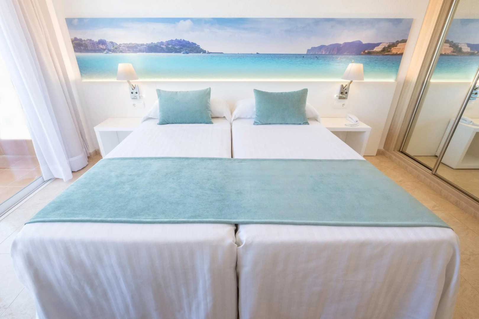 Azuline Hotel Bahamas y Bahamas II