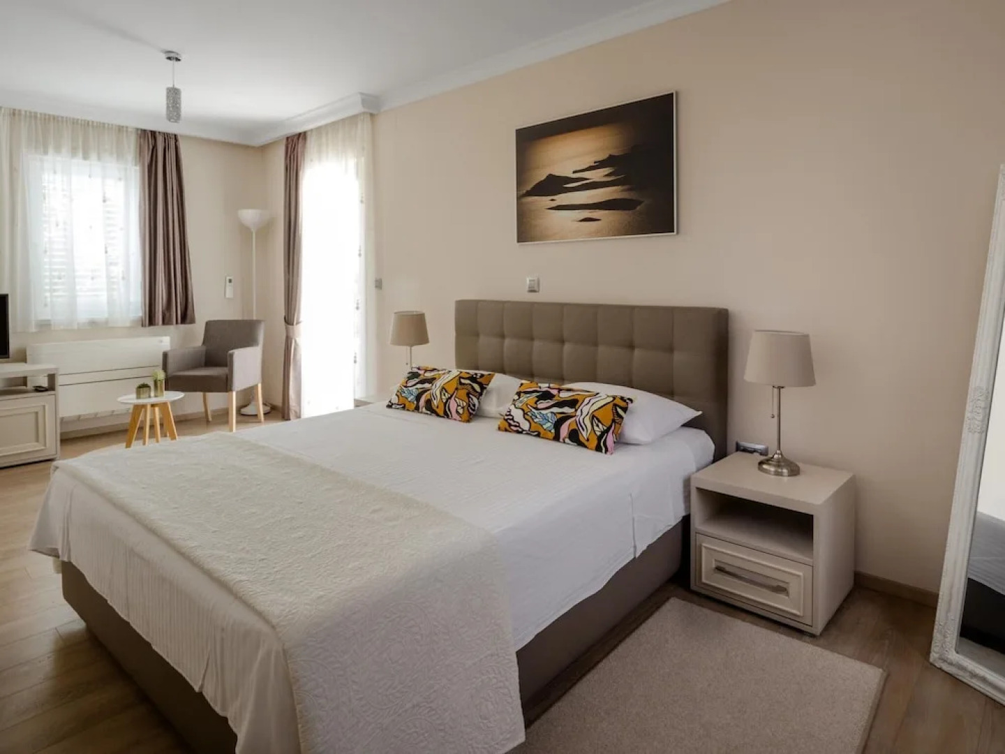 Superb 5 Villa With Heatable Pool Terrace, 4 en Suite Bedrooms, 5 km From sea