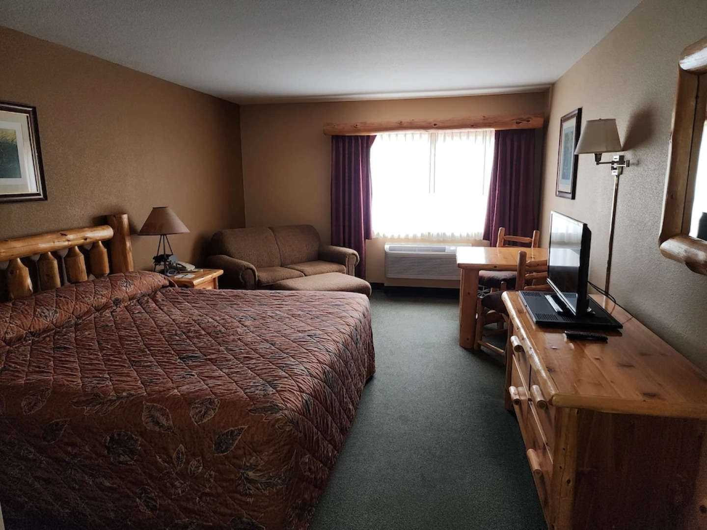 Pine Peaks Lodge & Suites