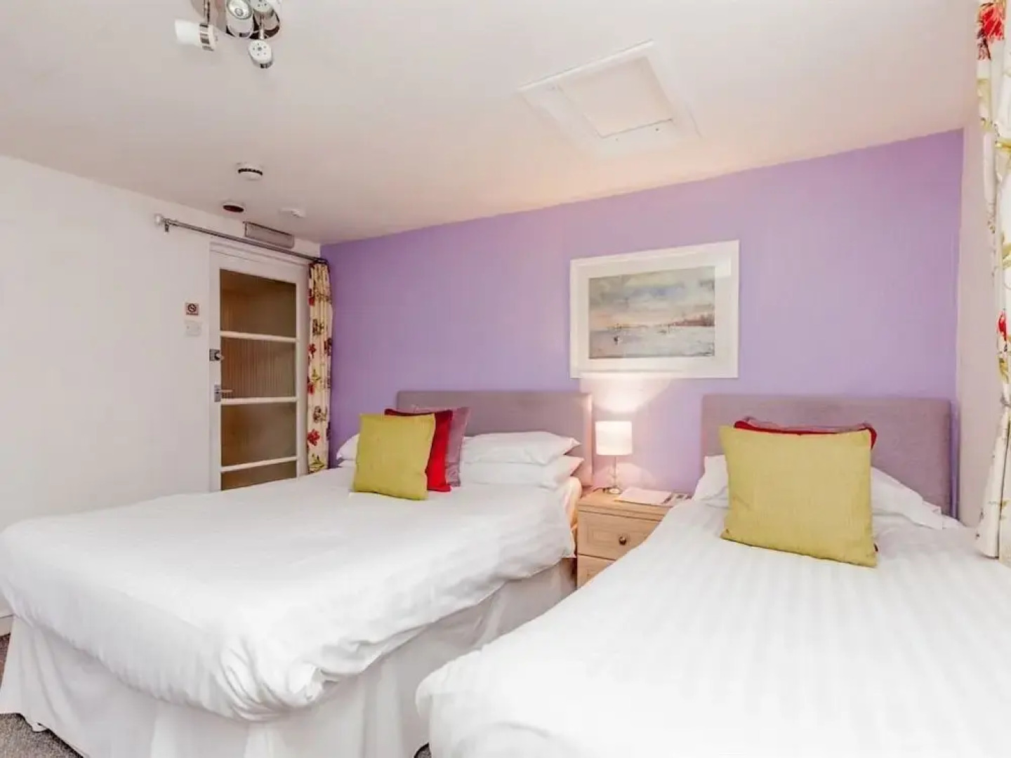 Priory Tearooms Burford With Rooms