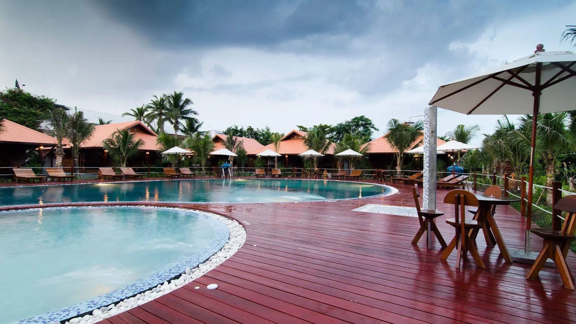 Maikaew Damnoen Resort