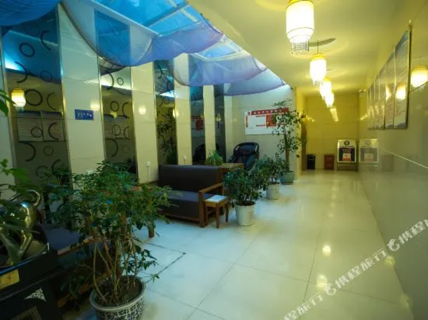 Tiantian Holiday Hotel (Ankang University Municipal Government)