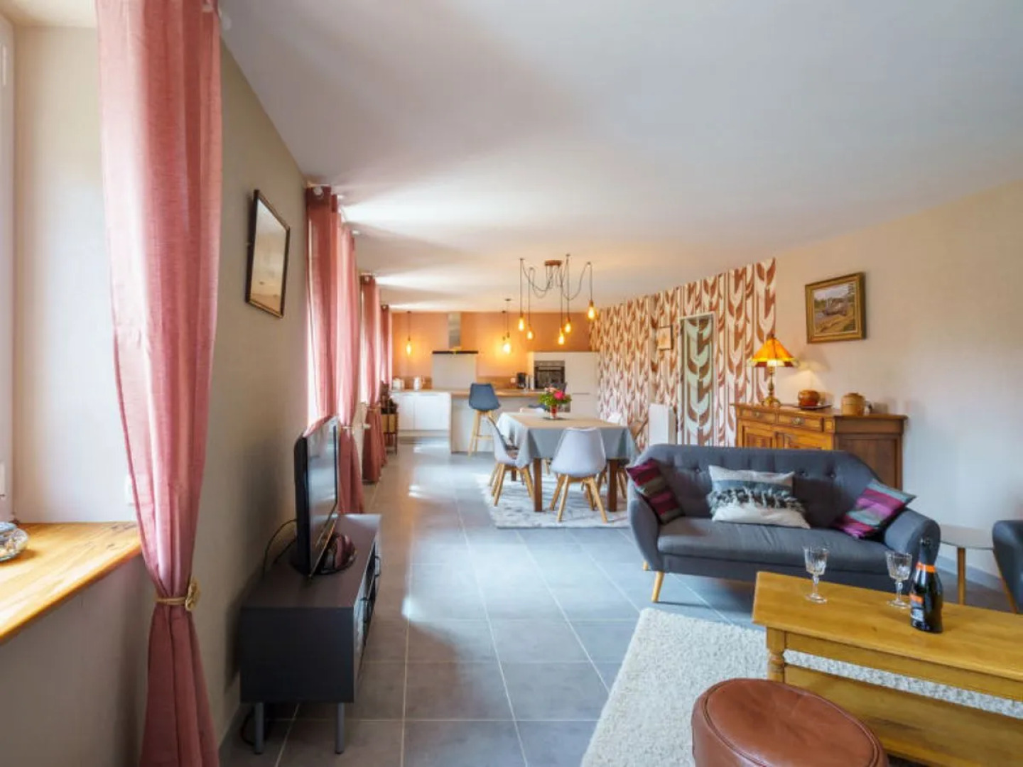 Les Volets Rouges (PEU101)