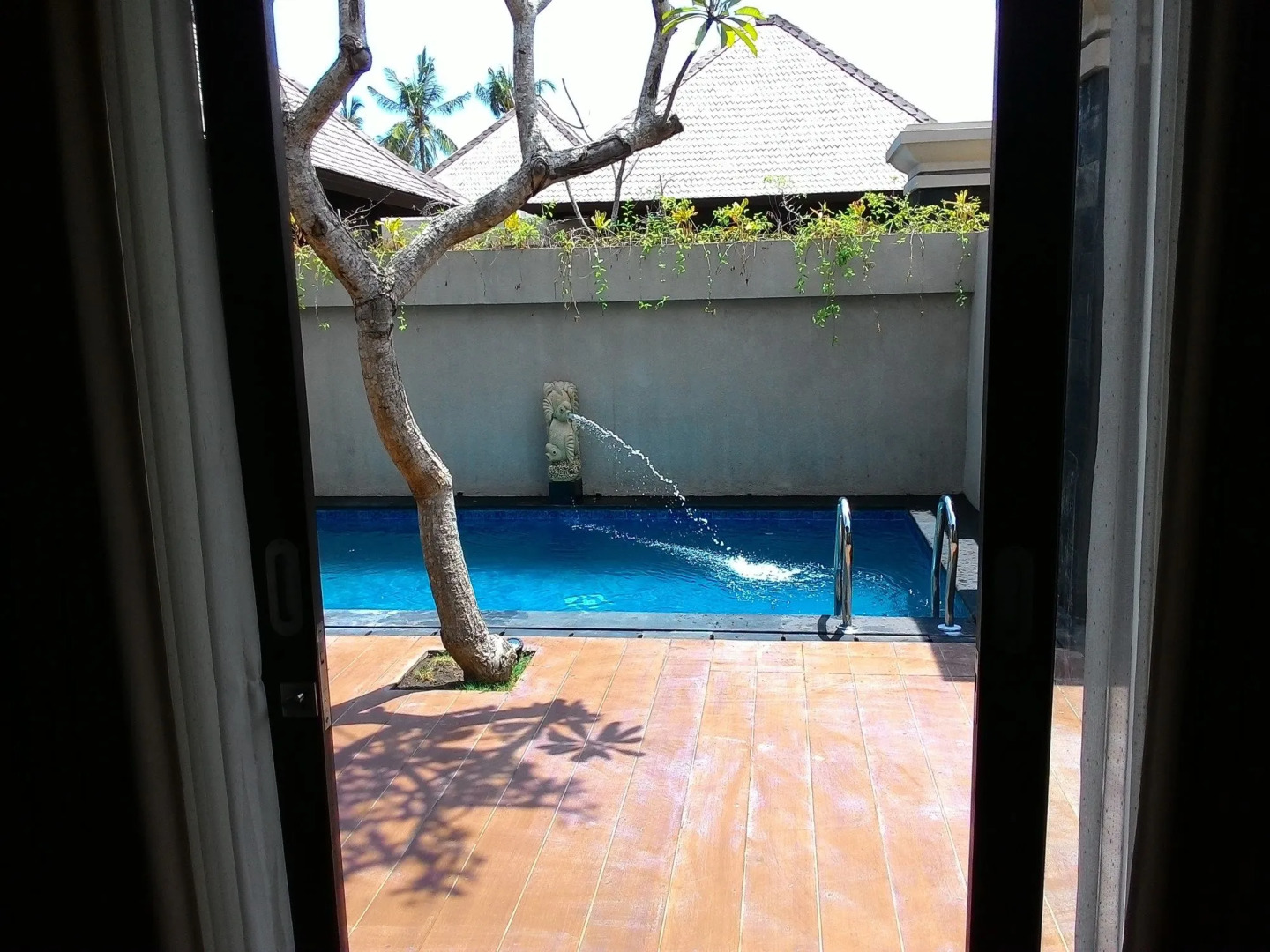 d’Nusa Beach Club and Resort