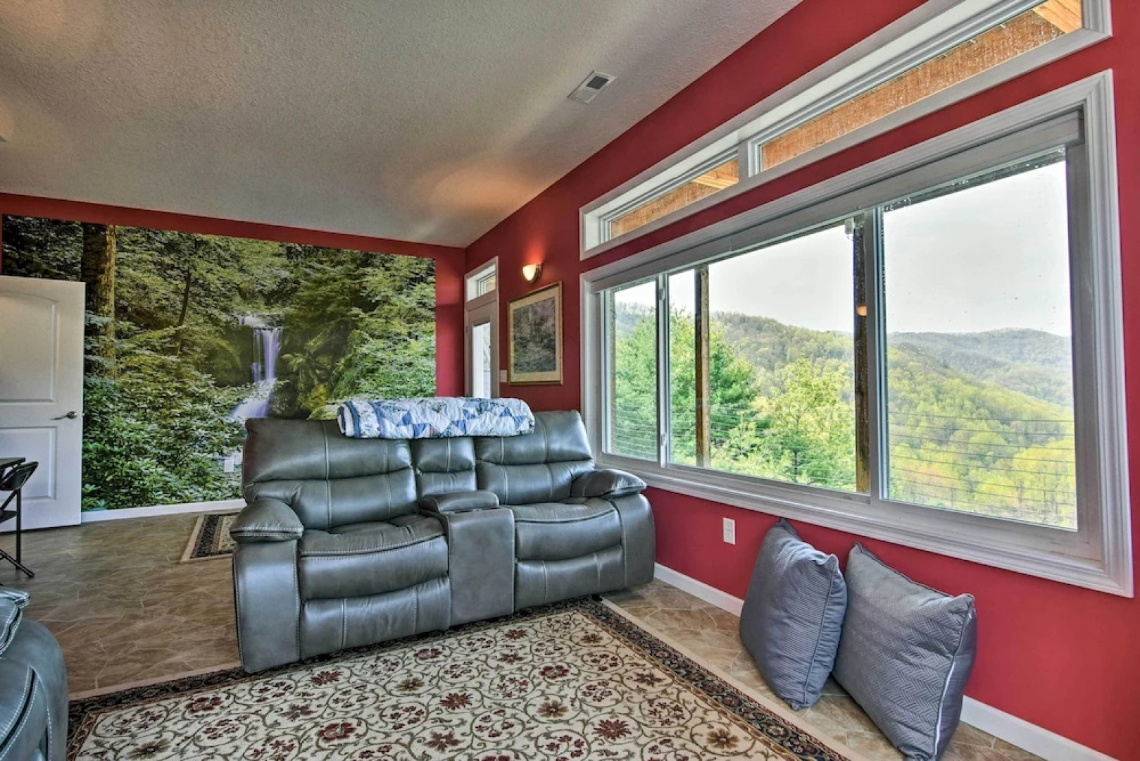 Private Blue Ridge Home w/ Hot Tub, Mountain Views