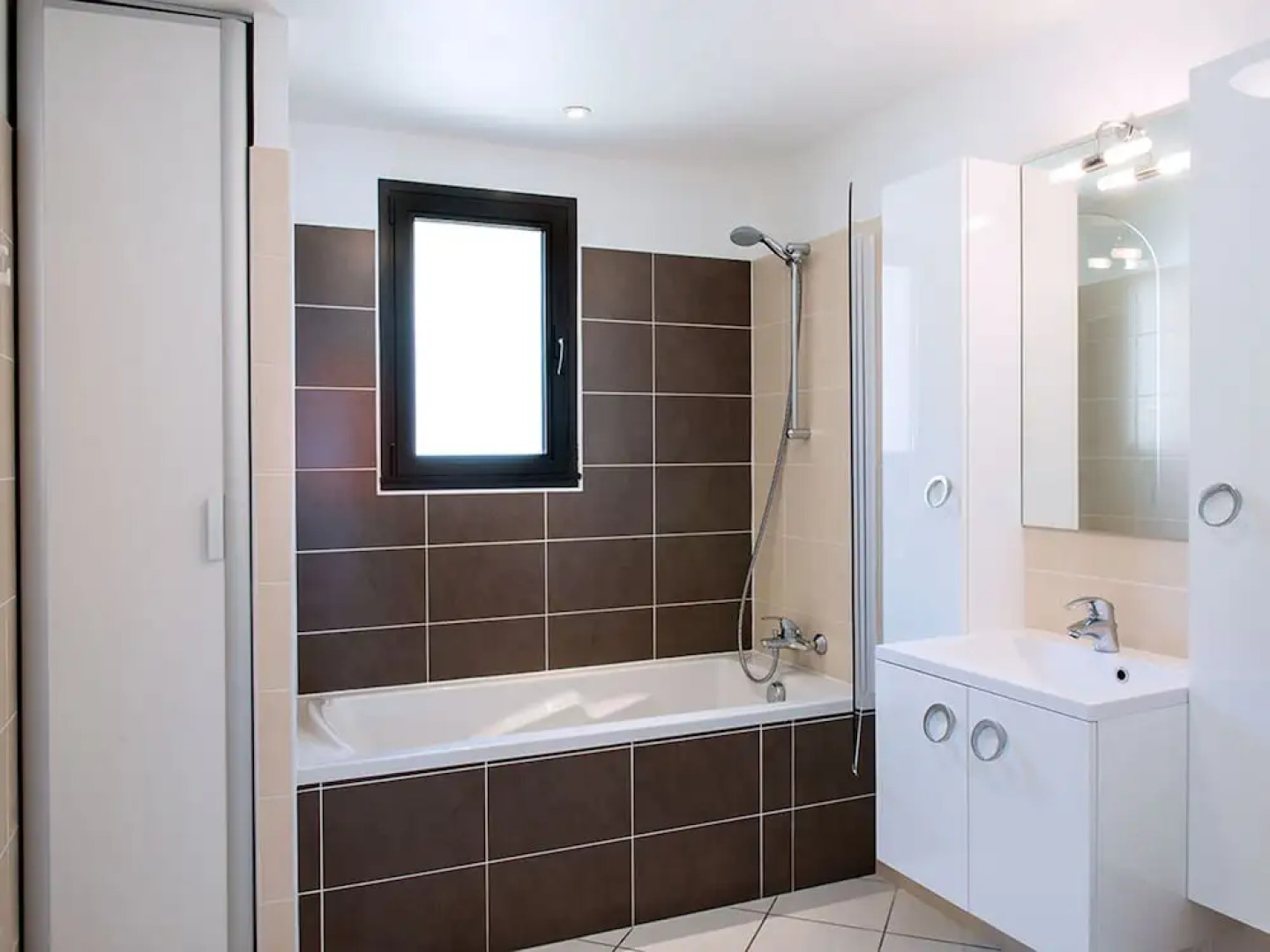 Luxury Apartment With a View of the Mountain Lake of Chorges