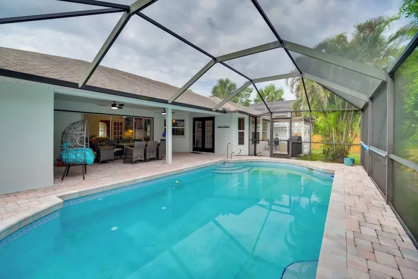 'casa Blanco' Escape w/ Fire Pit in Sebastian!