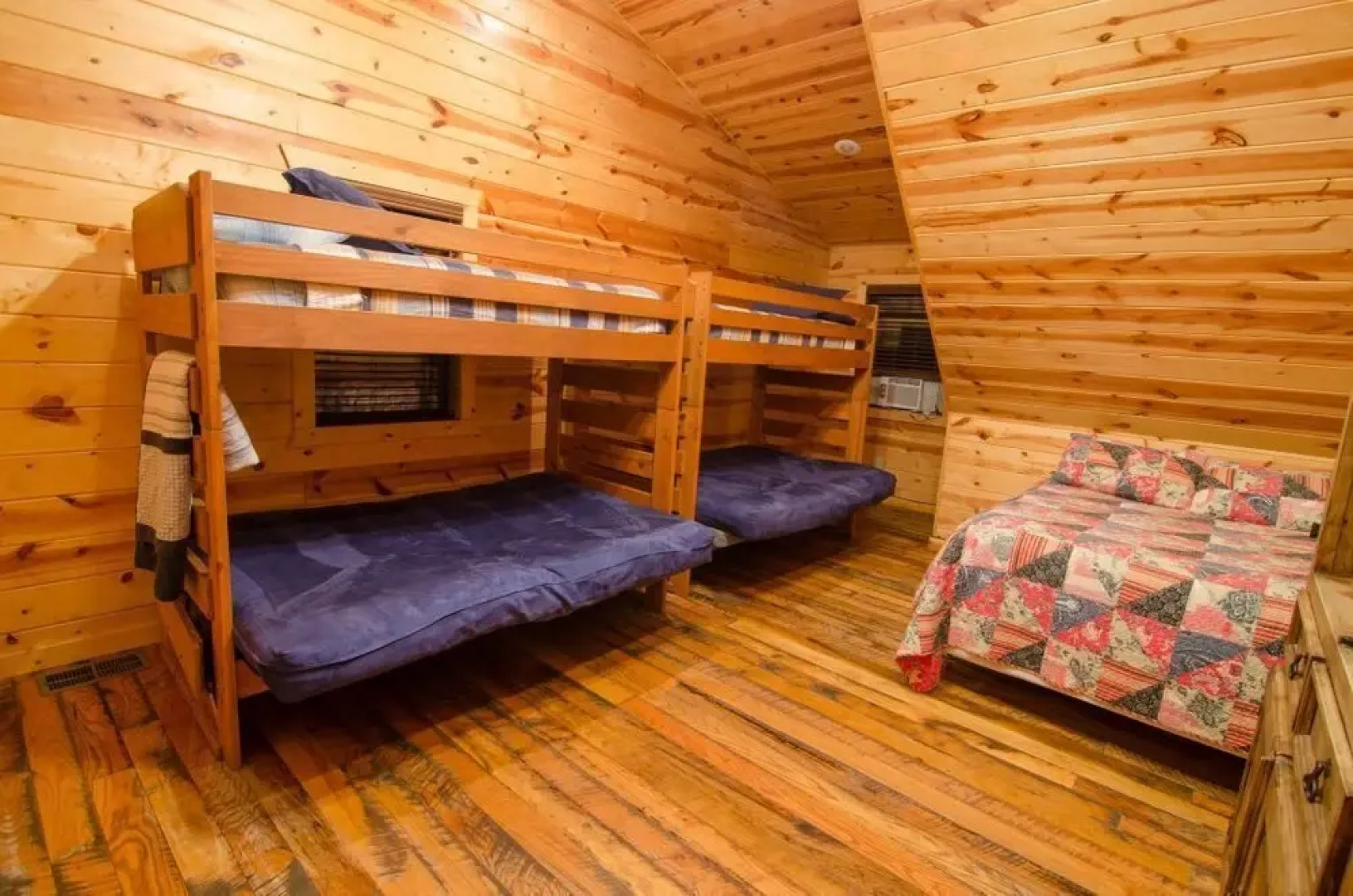 Breckoma Lodge - 4 Br Cabin