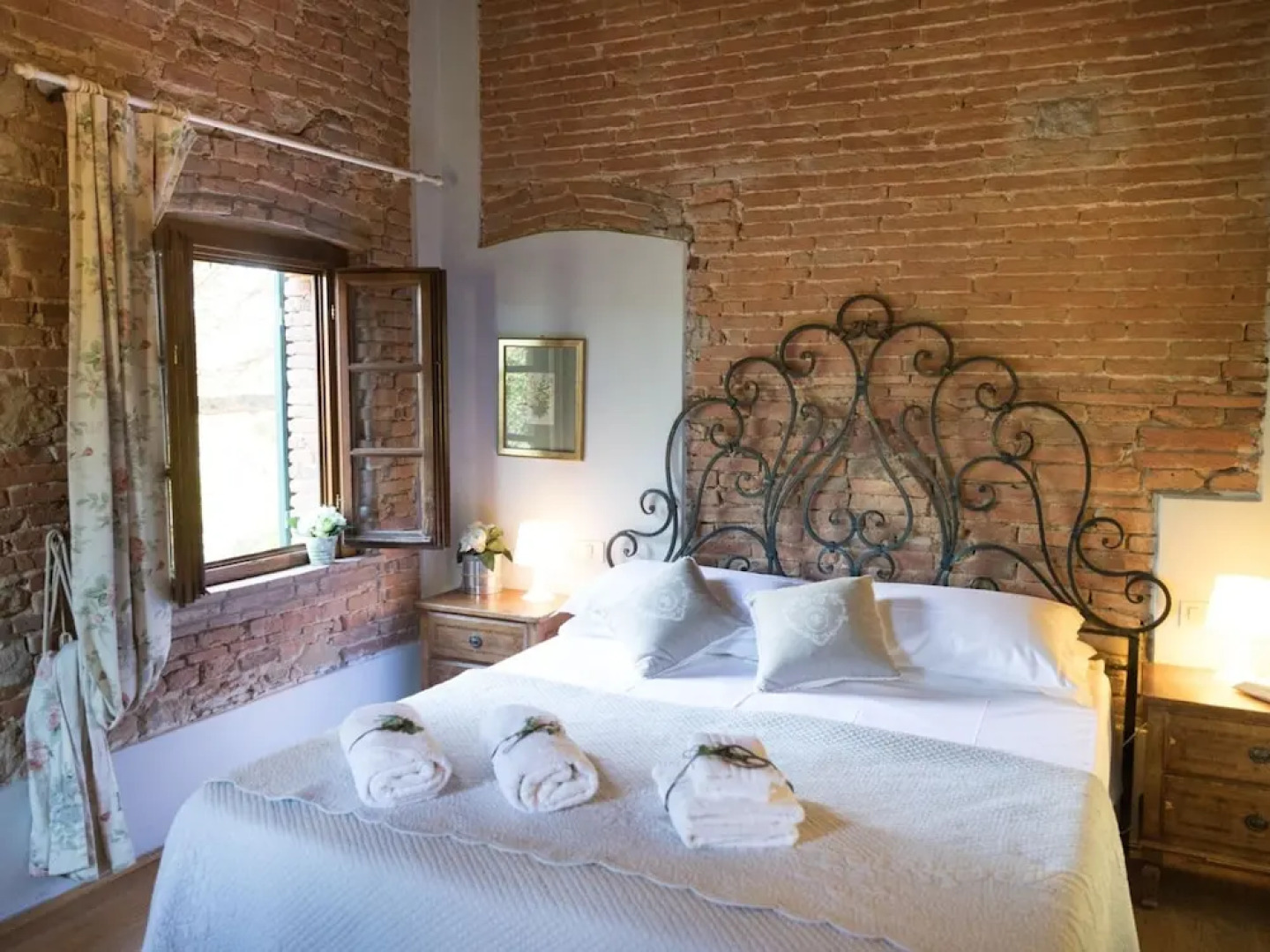 Farmhouse in Tuscany With Pool & Near Montecastello