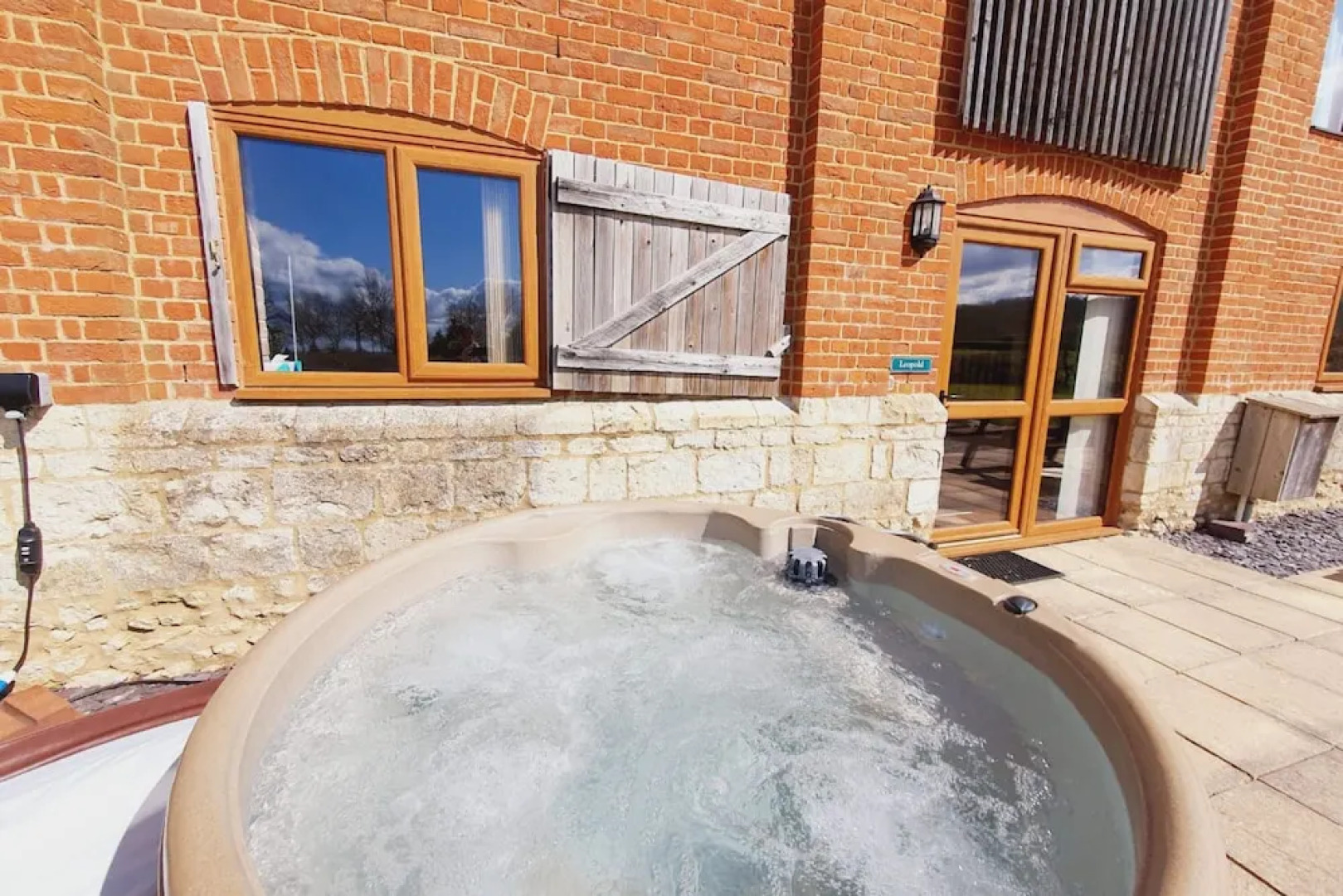 The Victorian Barn self catering holidays with pool & hot tubs