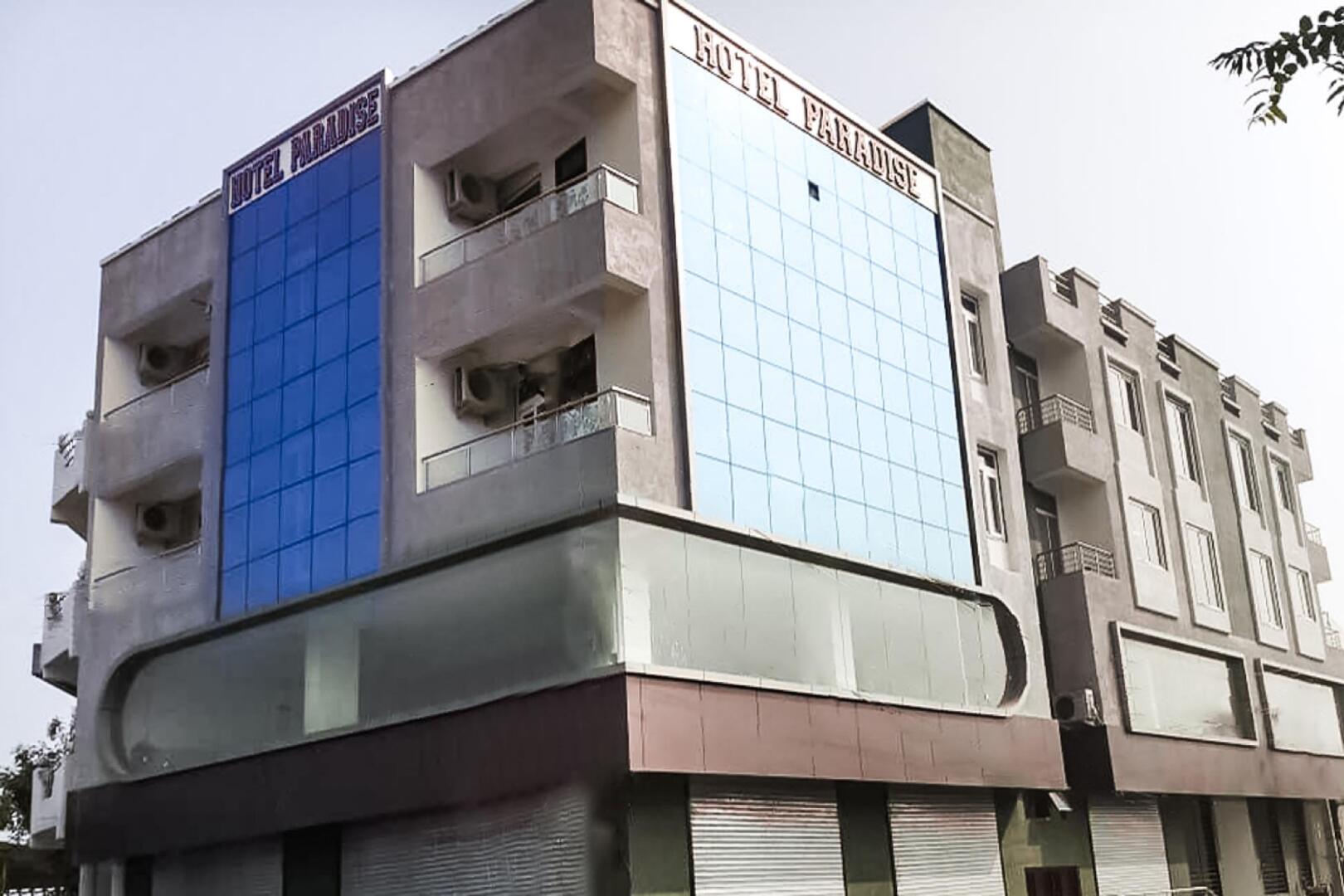 OYO 61373 Hotel Paradise