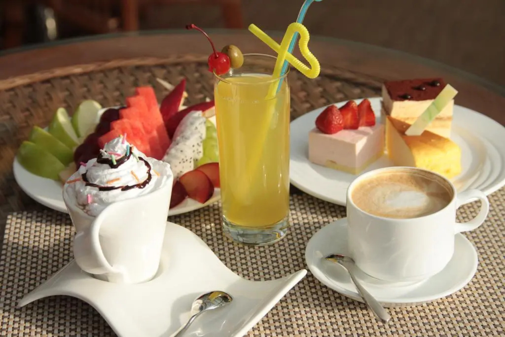 JingHang Holiday Hotel