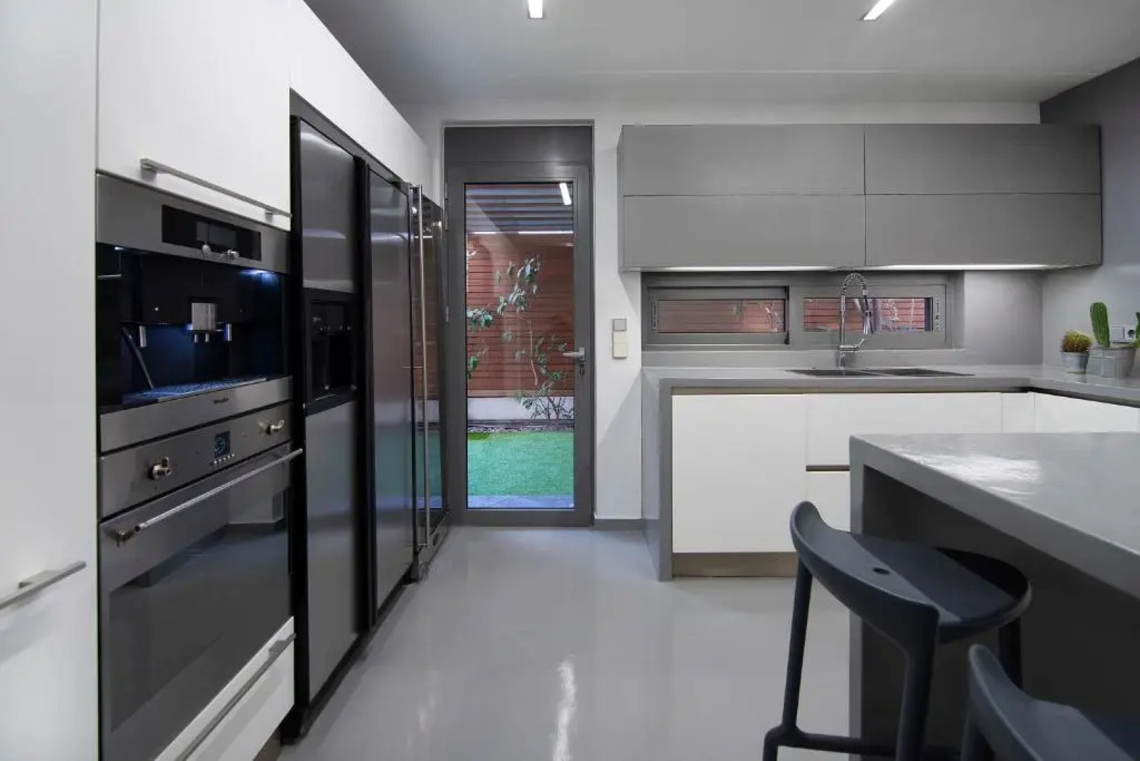 Elegant and Private Living by Neuvel