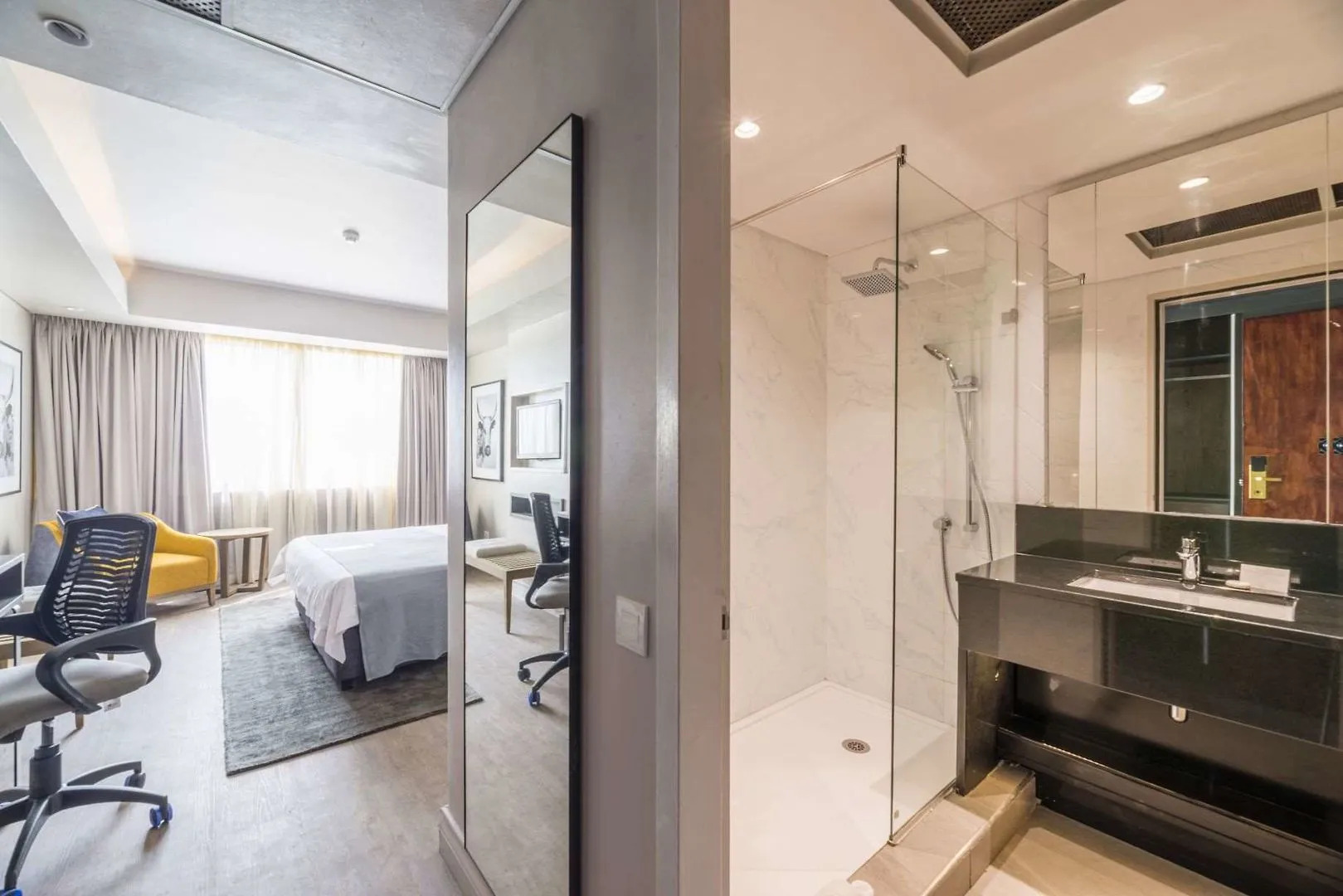 Rainbow Towers Hotel And Conference Centre