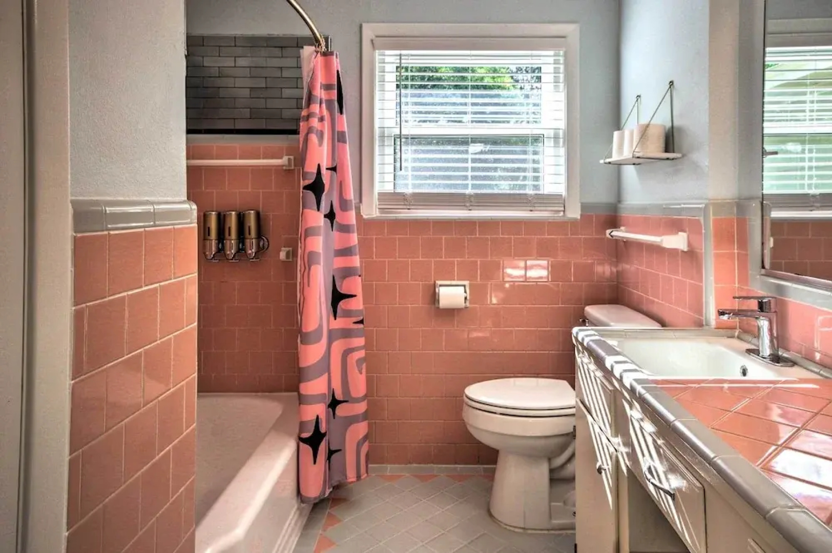 Lovely Tomball Home < 1 Mi to Dtwn + Pool Access!