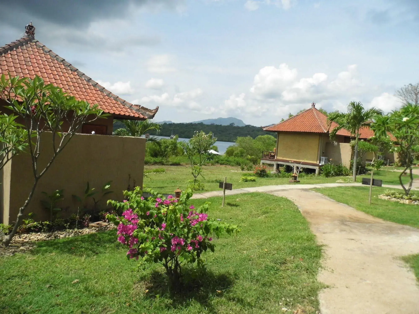 White Sandy Beach Menjangan