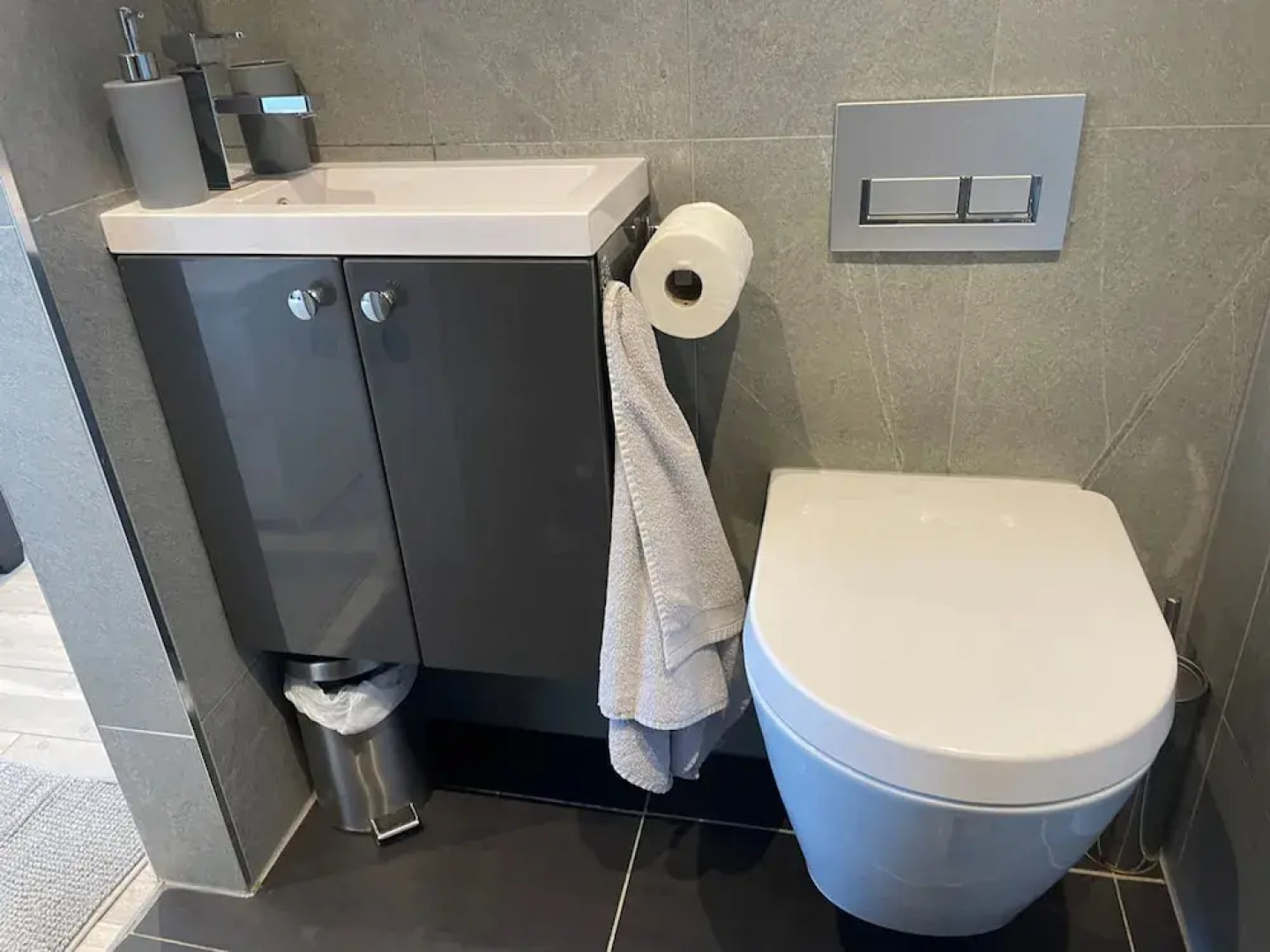 Contemporary Beachfront Bungalow With Direct Access to the Sea