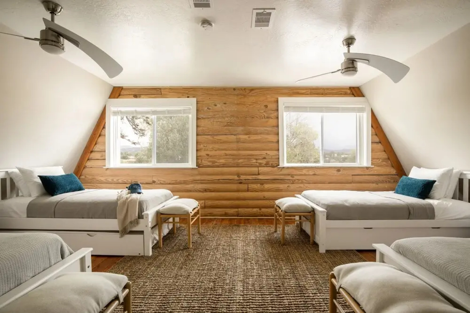 Chateau Syrah by Avantstay Picturesque Estate w/ Pool, Hot Tub, Pool Table & Table Tennis New Pickleball Court + Basketball Hoop