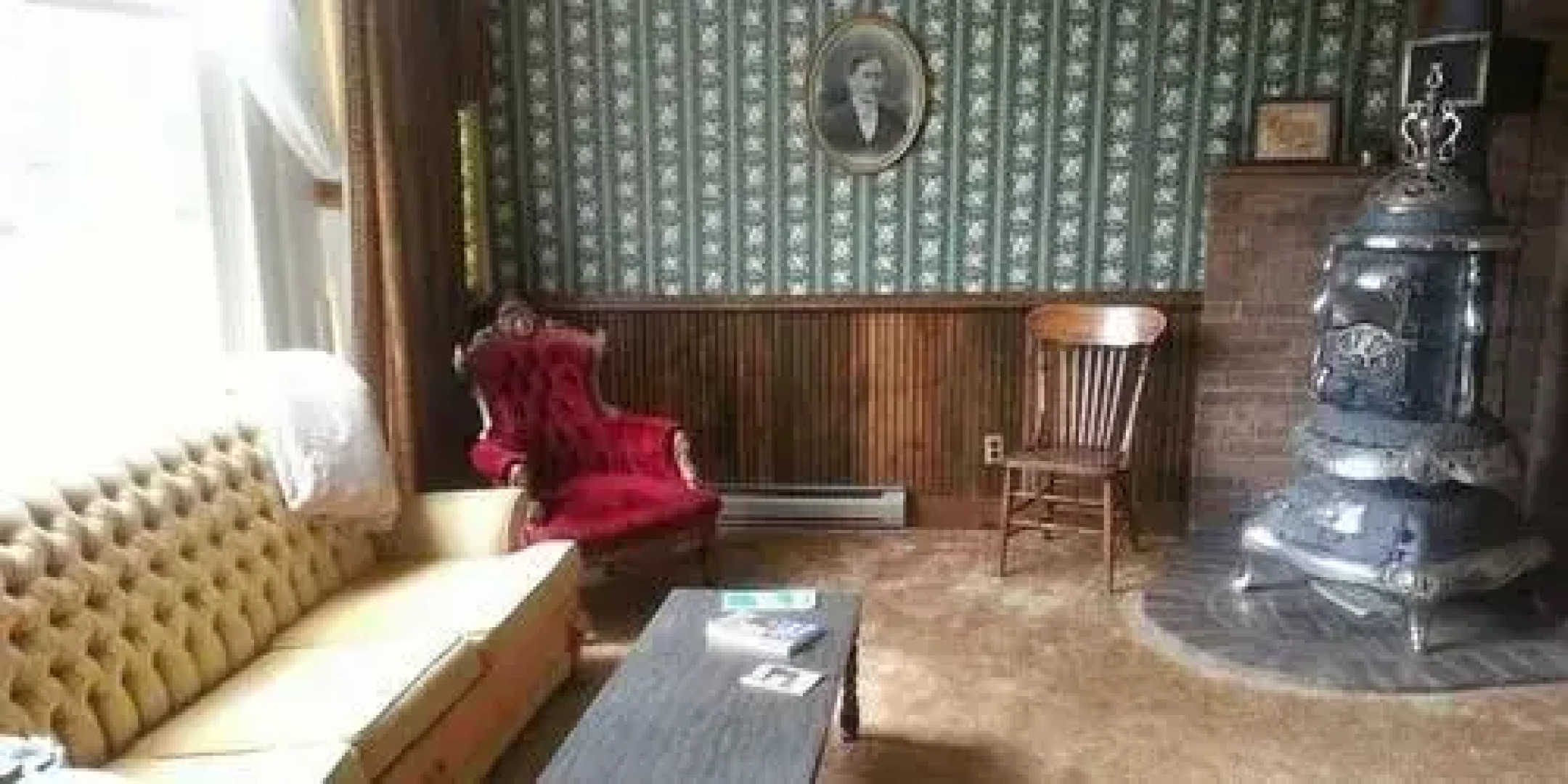 The Mine Shaft Inn Hotel & Hostel