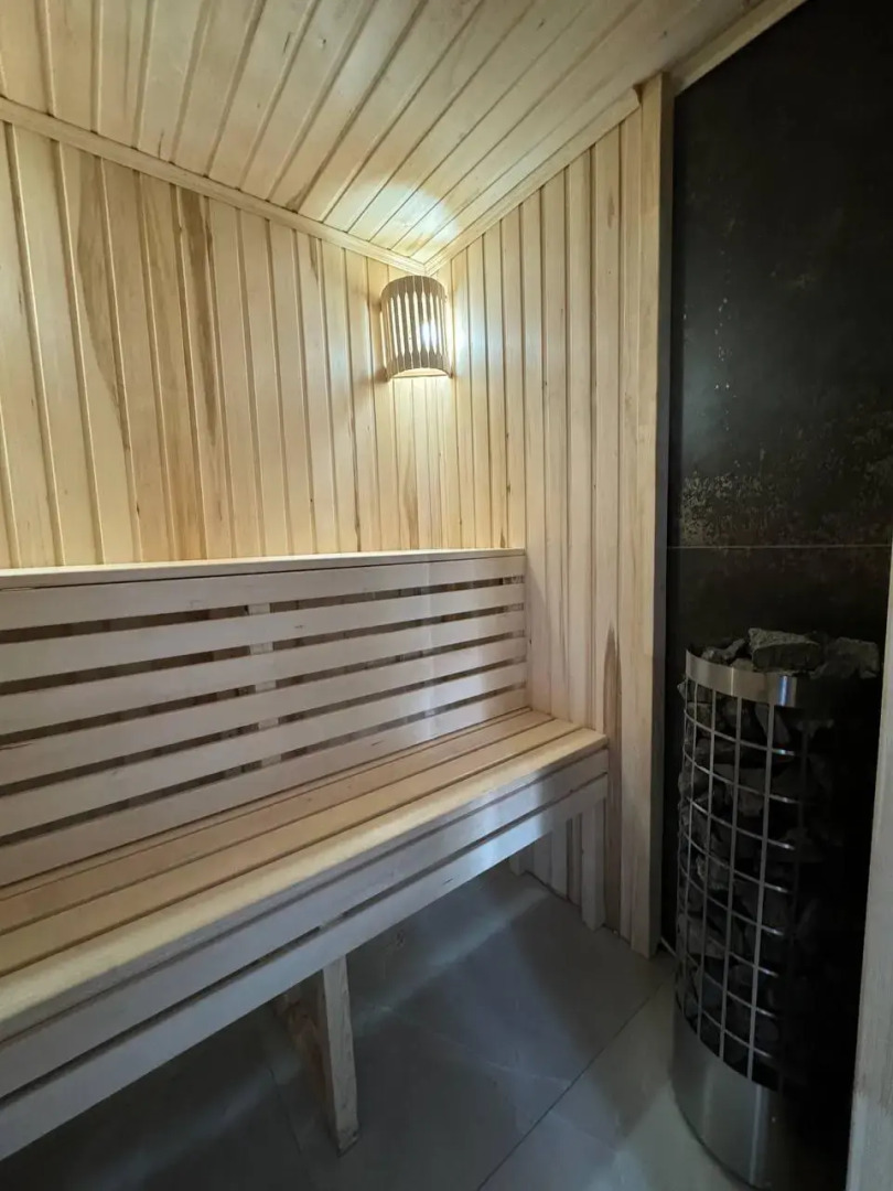 Коттедж "Небо" с подогреваемым бассейном и сауной