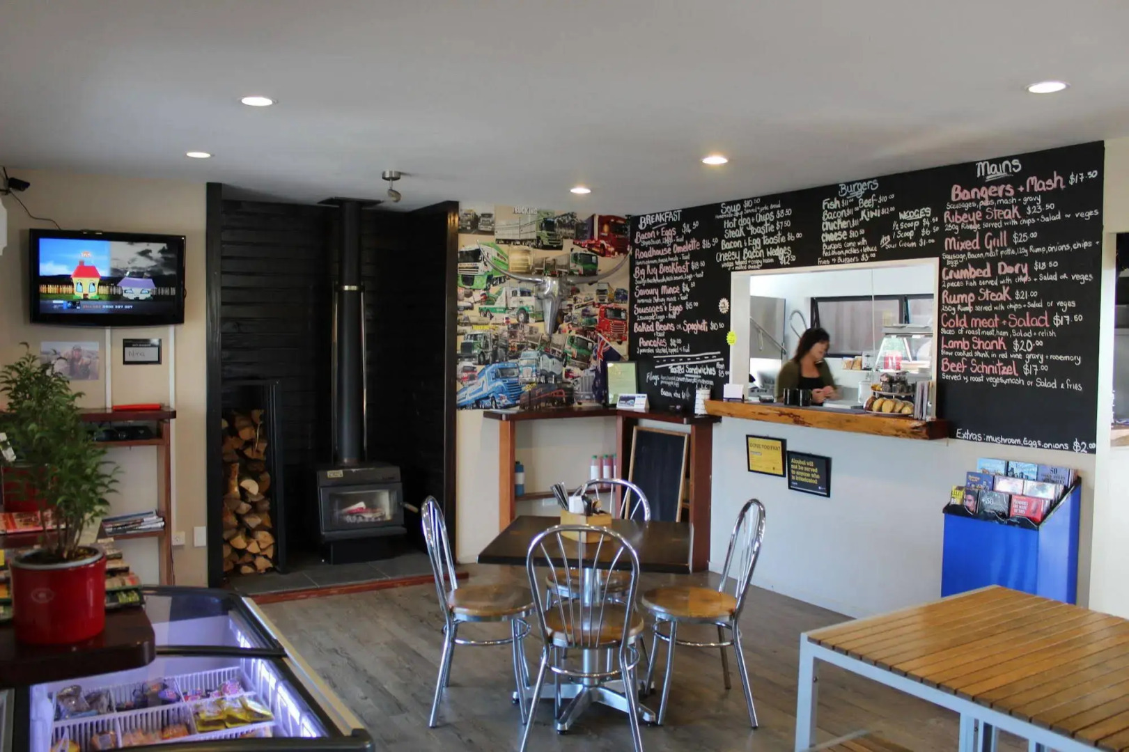 Riverlands Roadhouse Motel