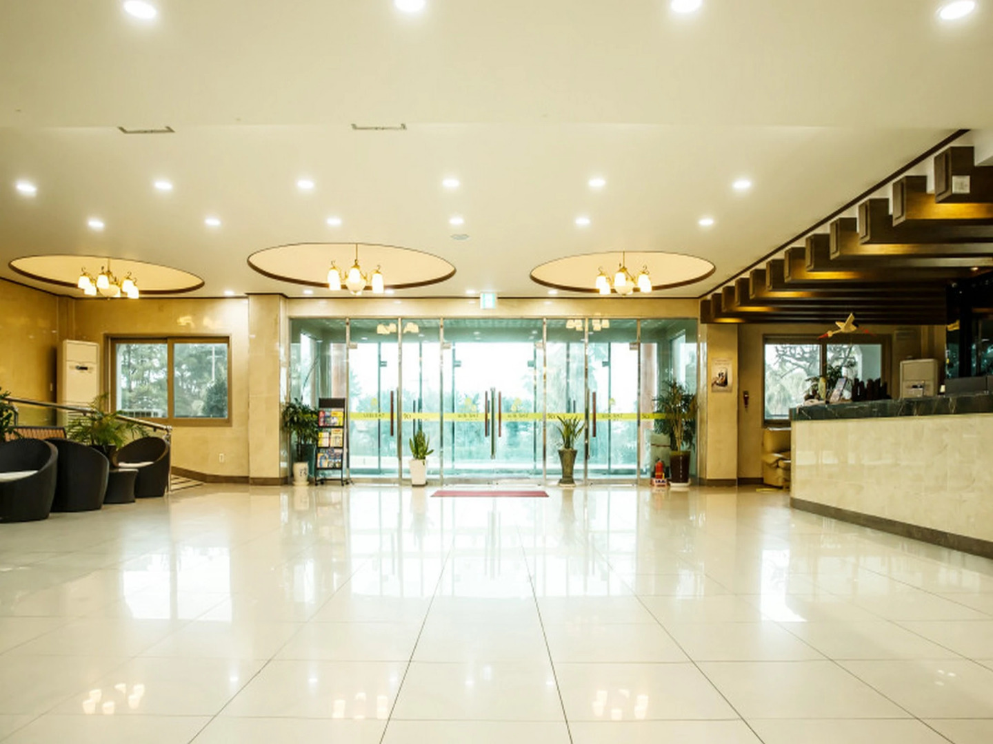 Whinstone Hotel and Resort