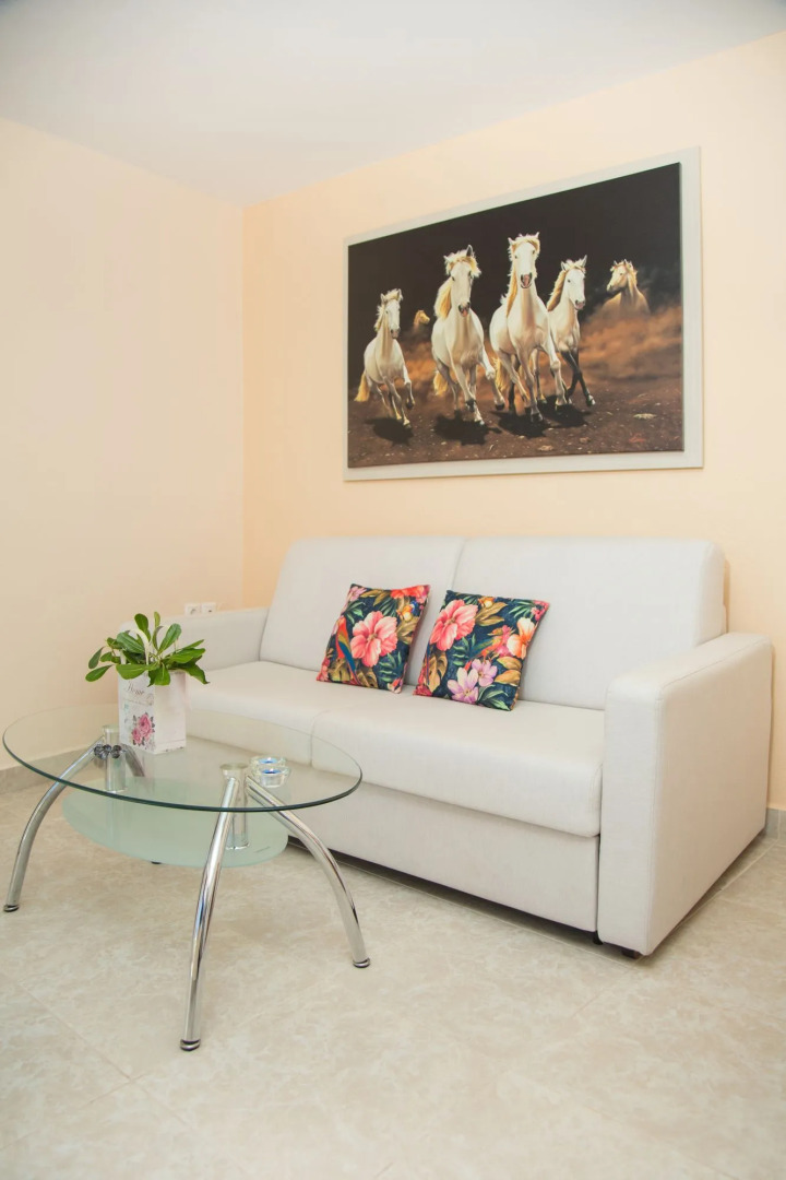 Brentanos Apartments ~ A ~ View of Paradise