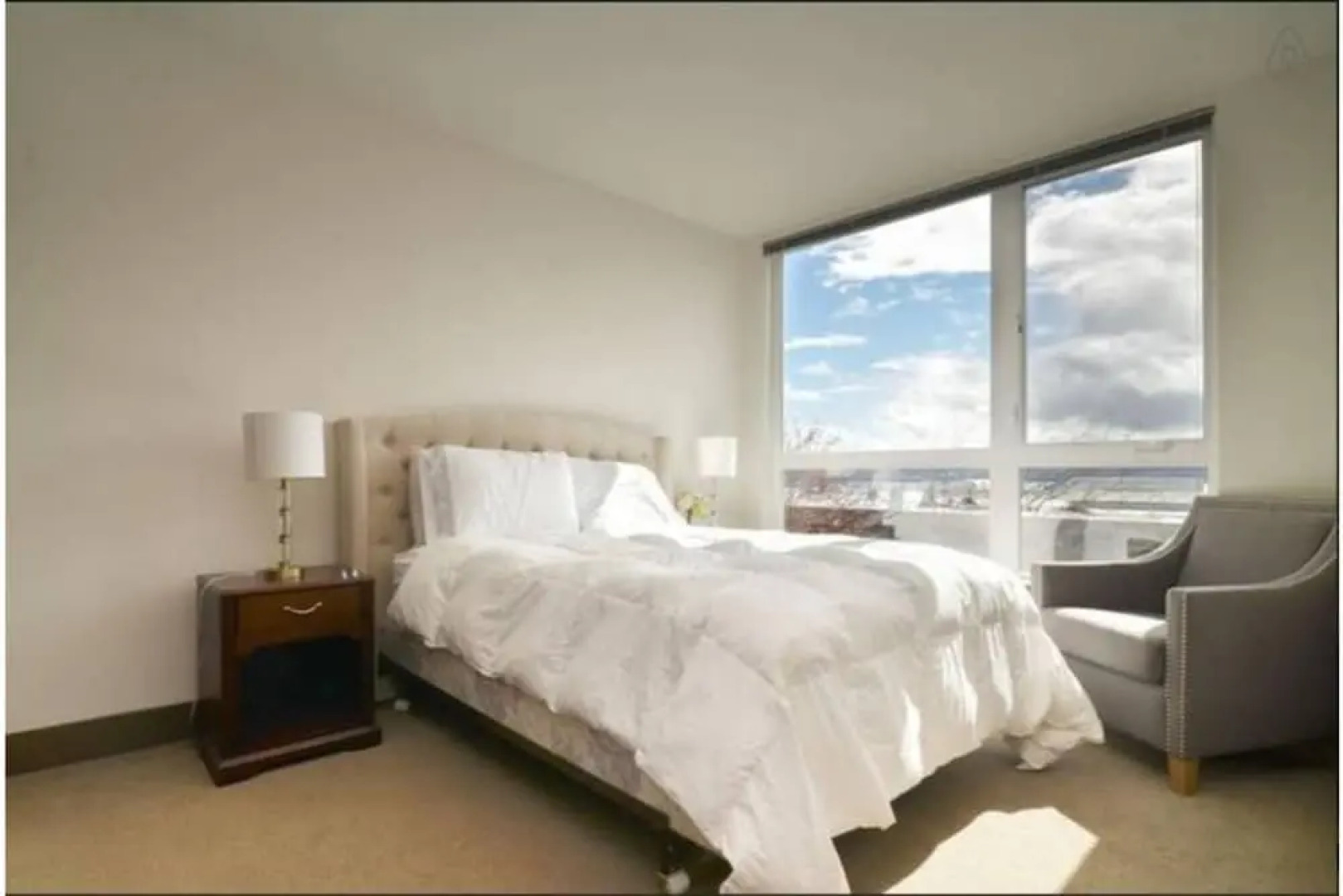 2bd2bath Waterfront Home in Hrt of SEA