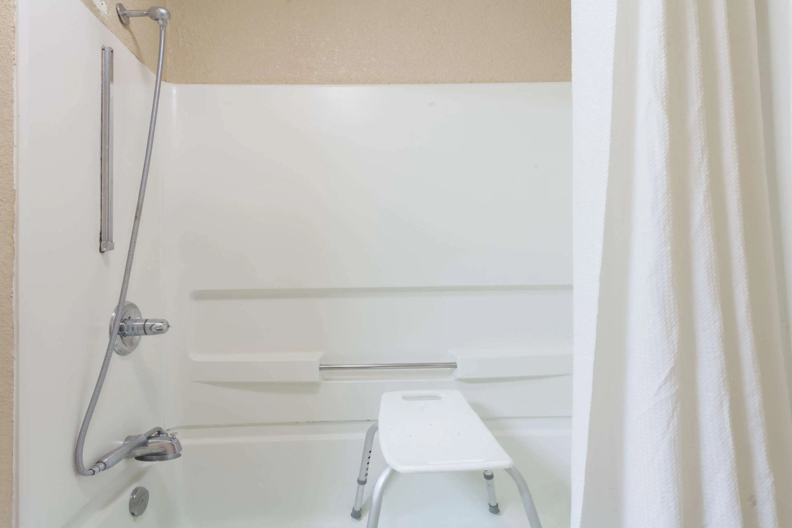 Travelodge by Wyndham Fort Wayne North