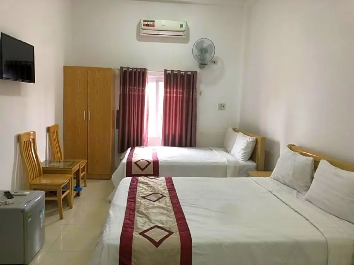 Lê Tùng Hotel - Vạn Giã