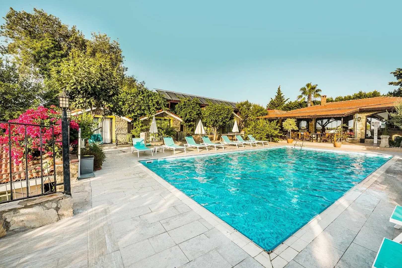 Отель Leda Beach