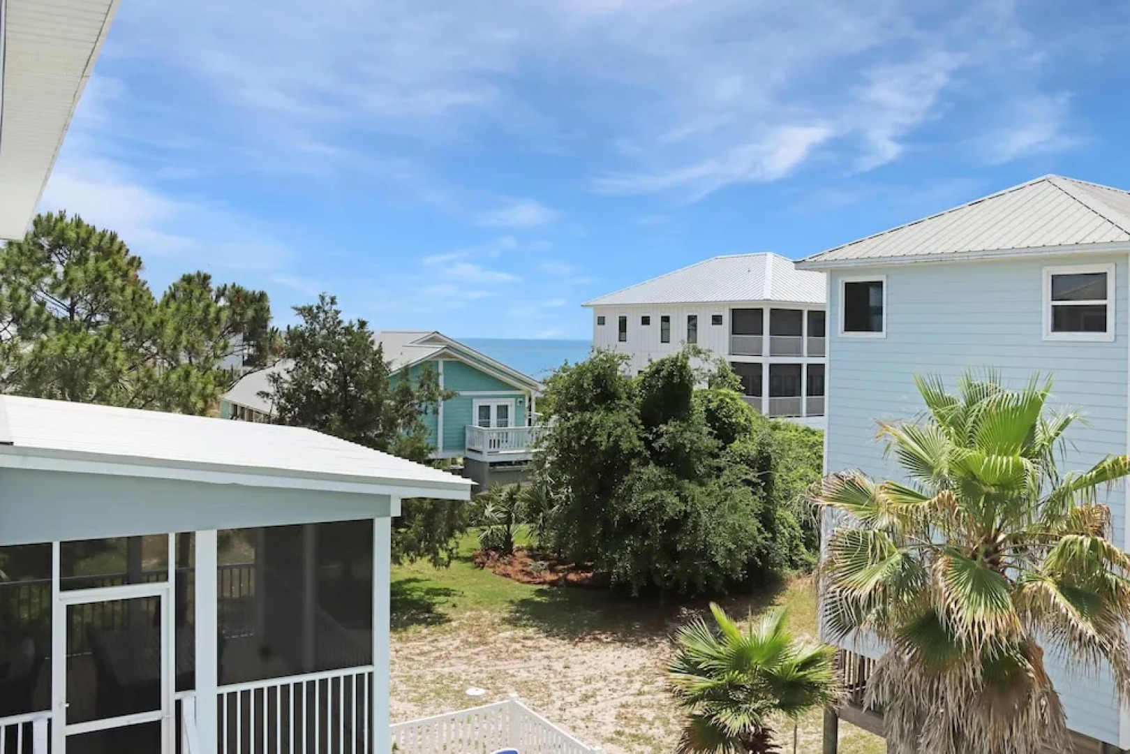 Yellow Bird Apartment