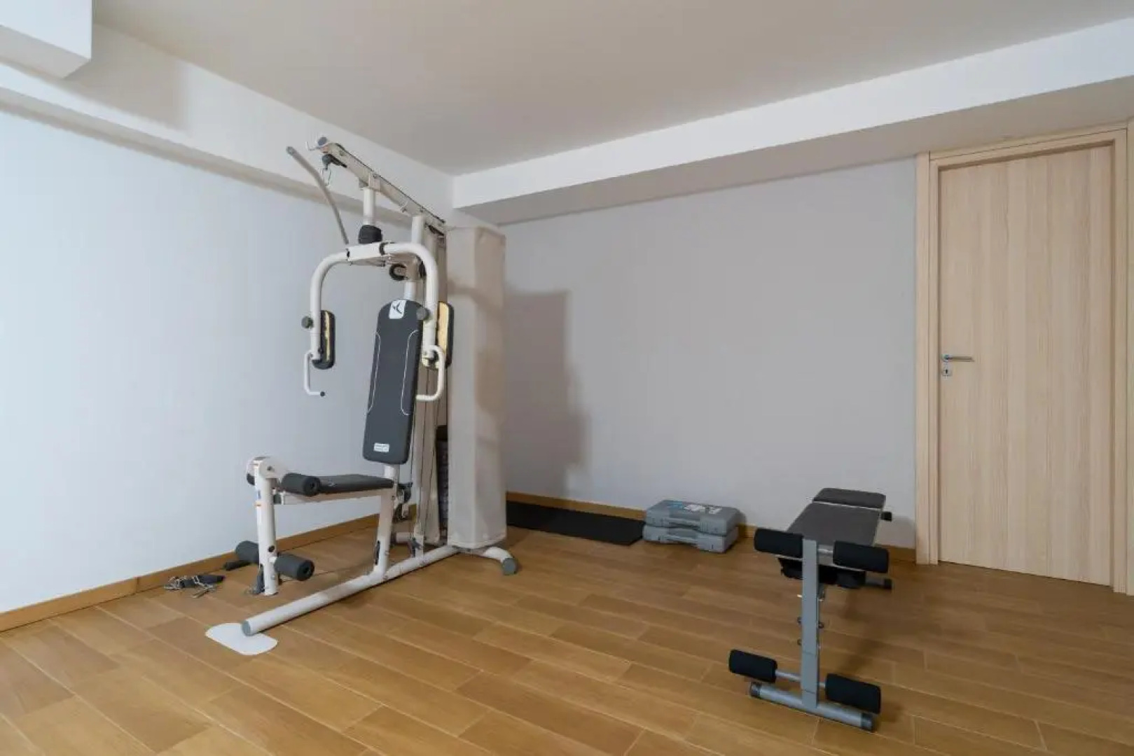 Intera villa con 2 bagni 4 camere da letto e box auto