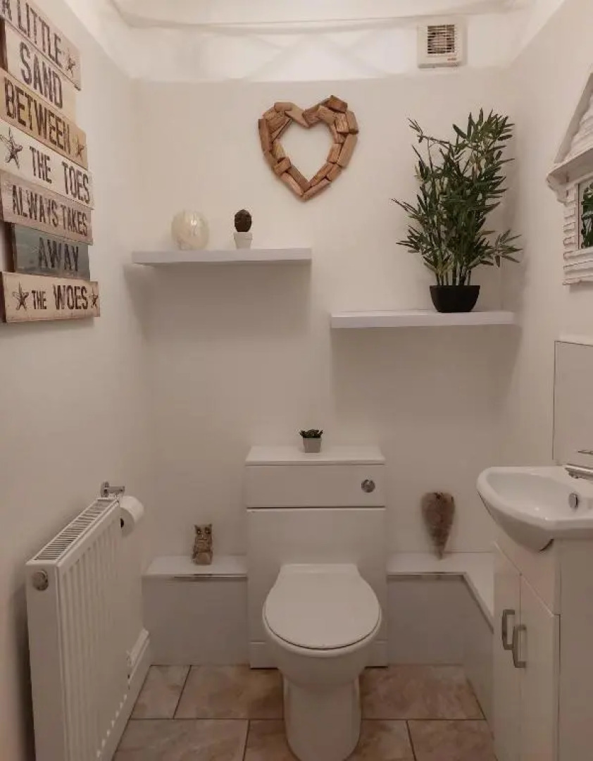 3 Bed Holiday Home in Llandeilo with Log Burner