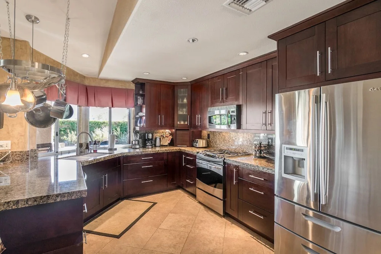 Indian Wells 3br/ 2ba Pool,jacuzzi/ Bbq 3 Bedroom Home