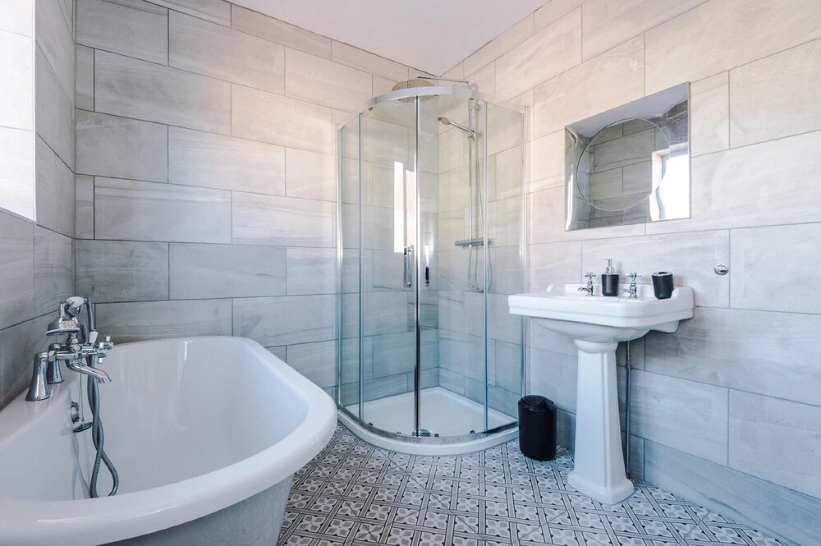 Premium 3 bed Detached House - off Road Parking - Bromborough