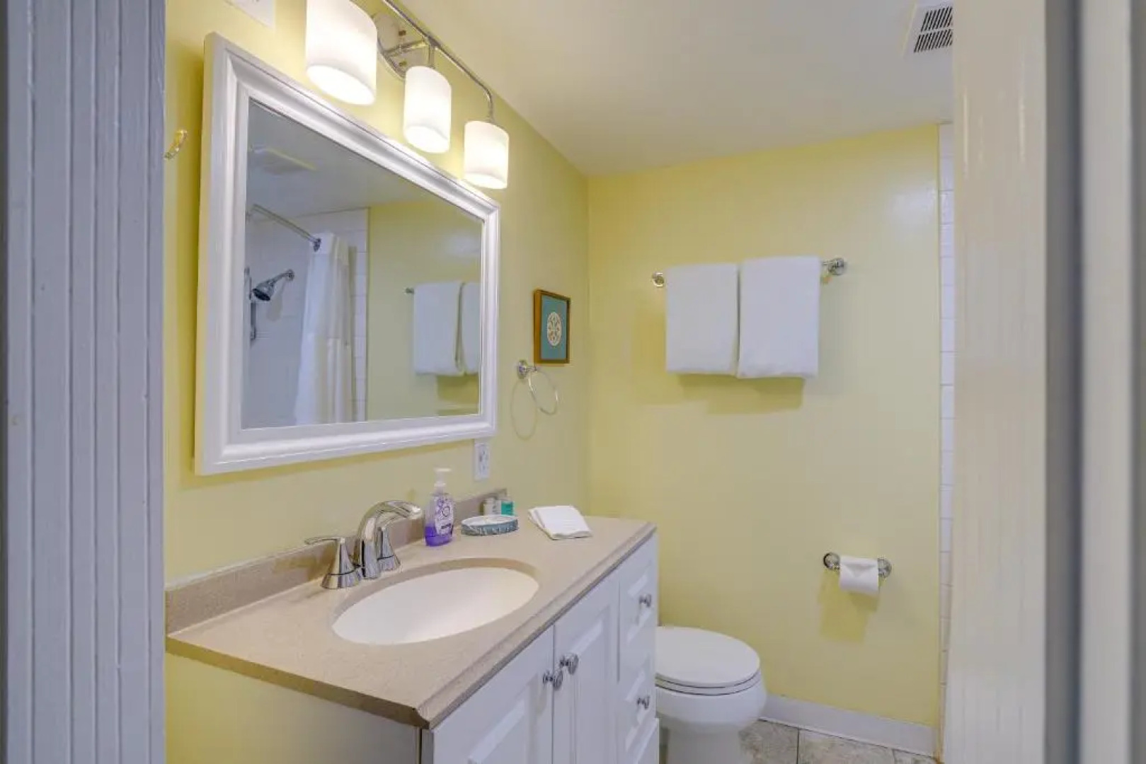 Santa Barbara Cozy Studio with Private Patio