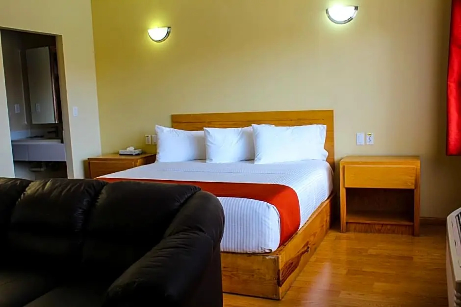 La Huerta Inn & Suites