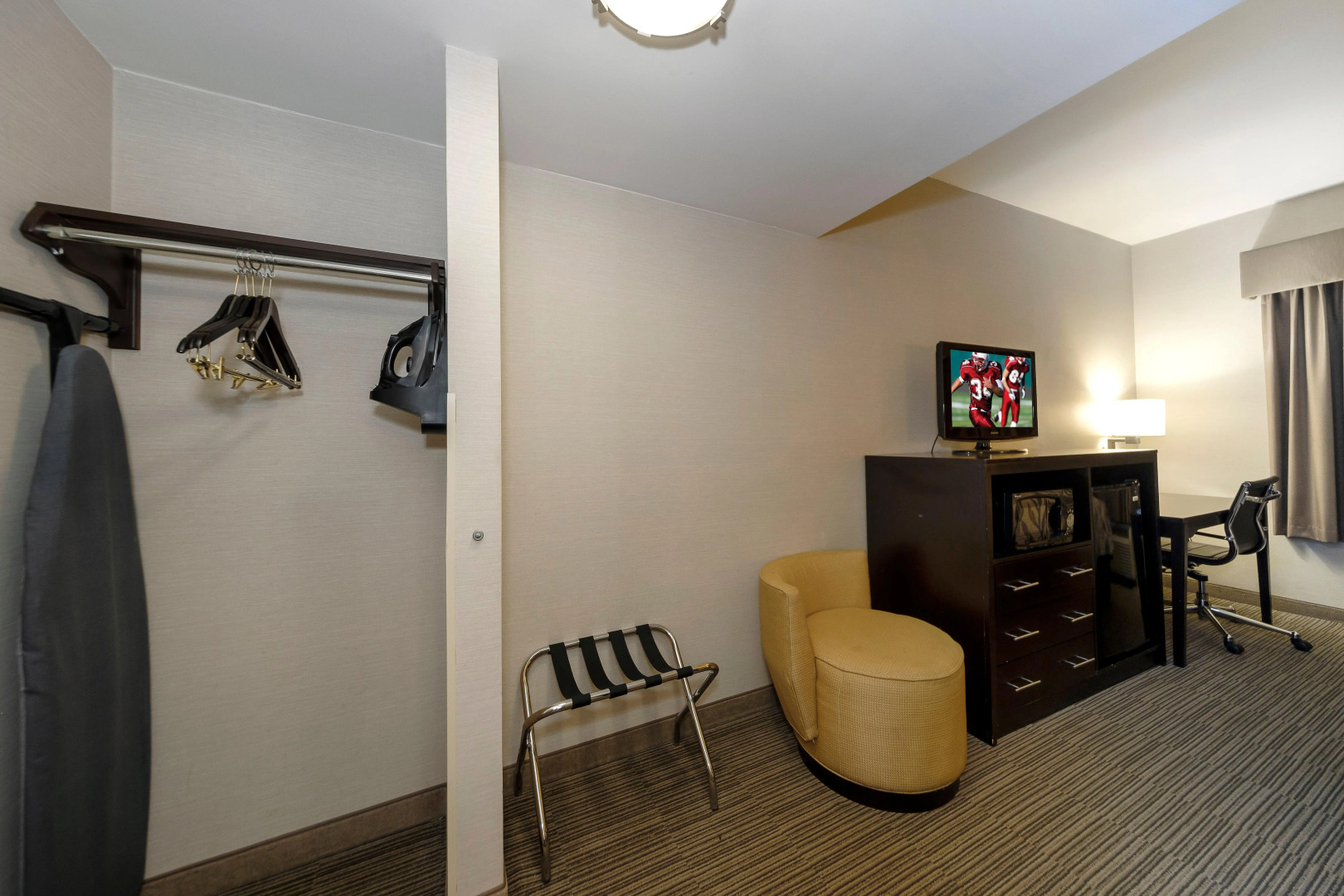 Red Roof Inn & Suites Newburgh – Stewart Airport/ West Point