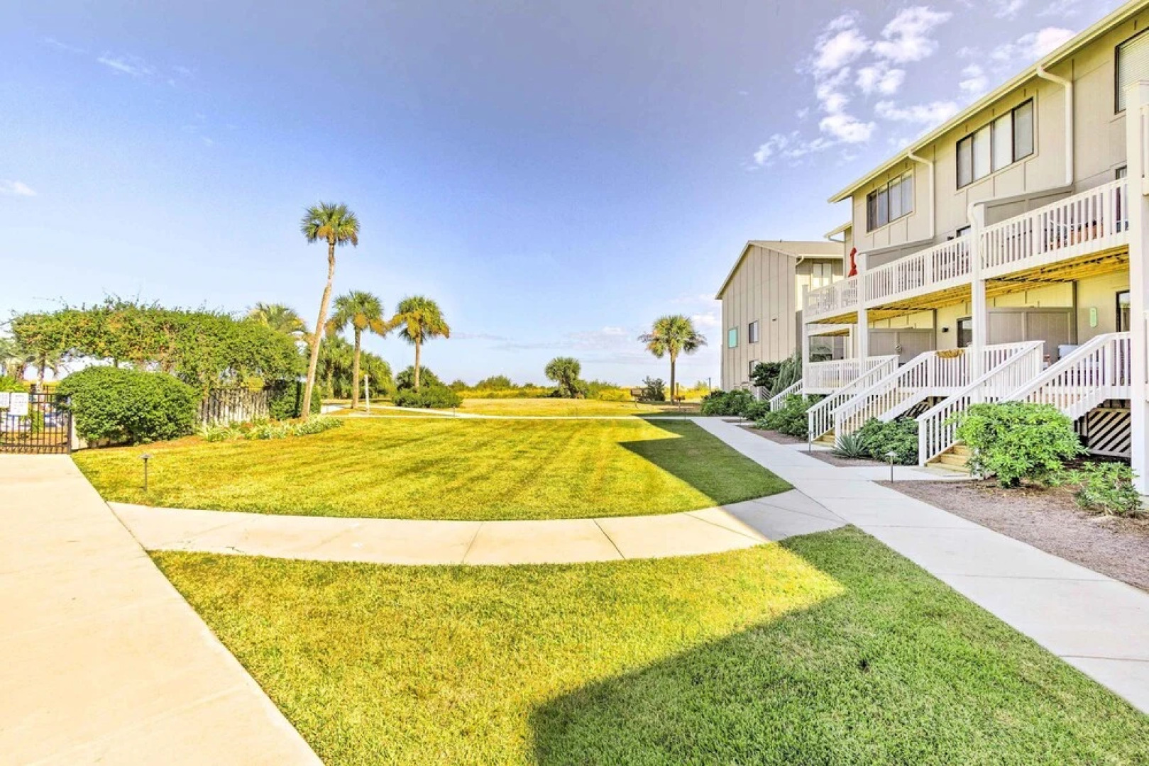 St Helena Island Condo w/ Pool & Beach Access!