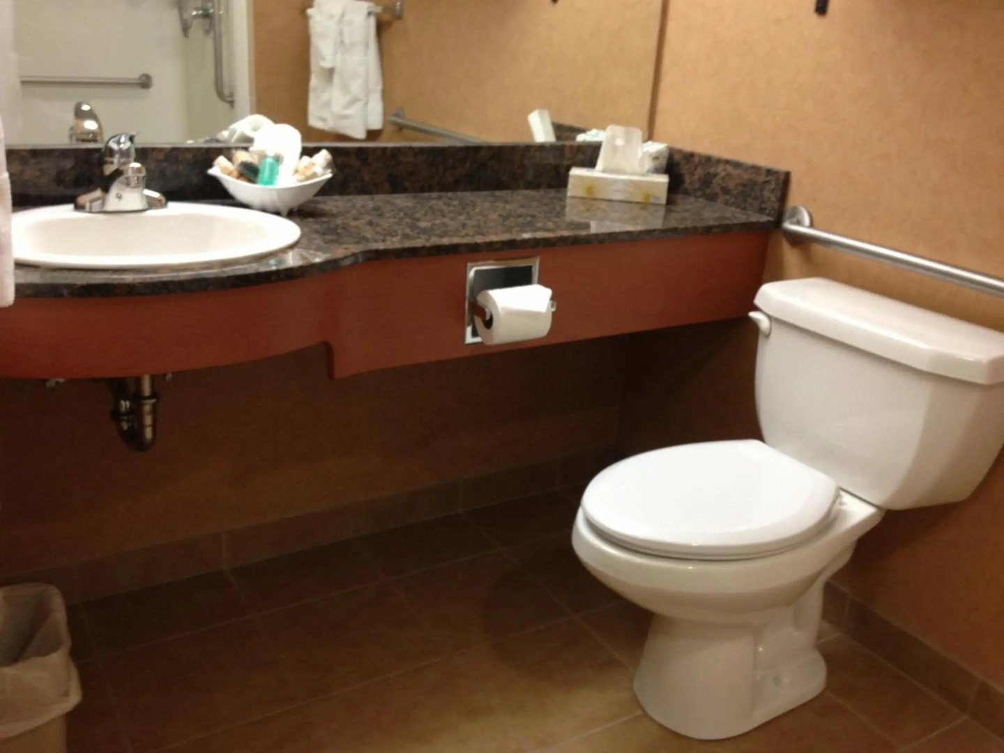 Rosslyn Inn and Suites